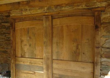 Rustic oak doors, made in the traditional way by B3KM EcoDesign
