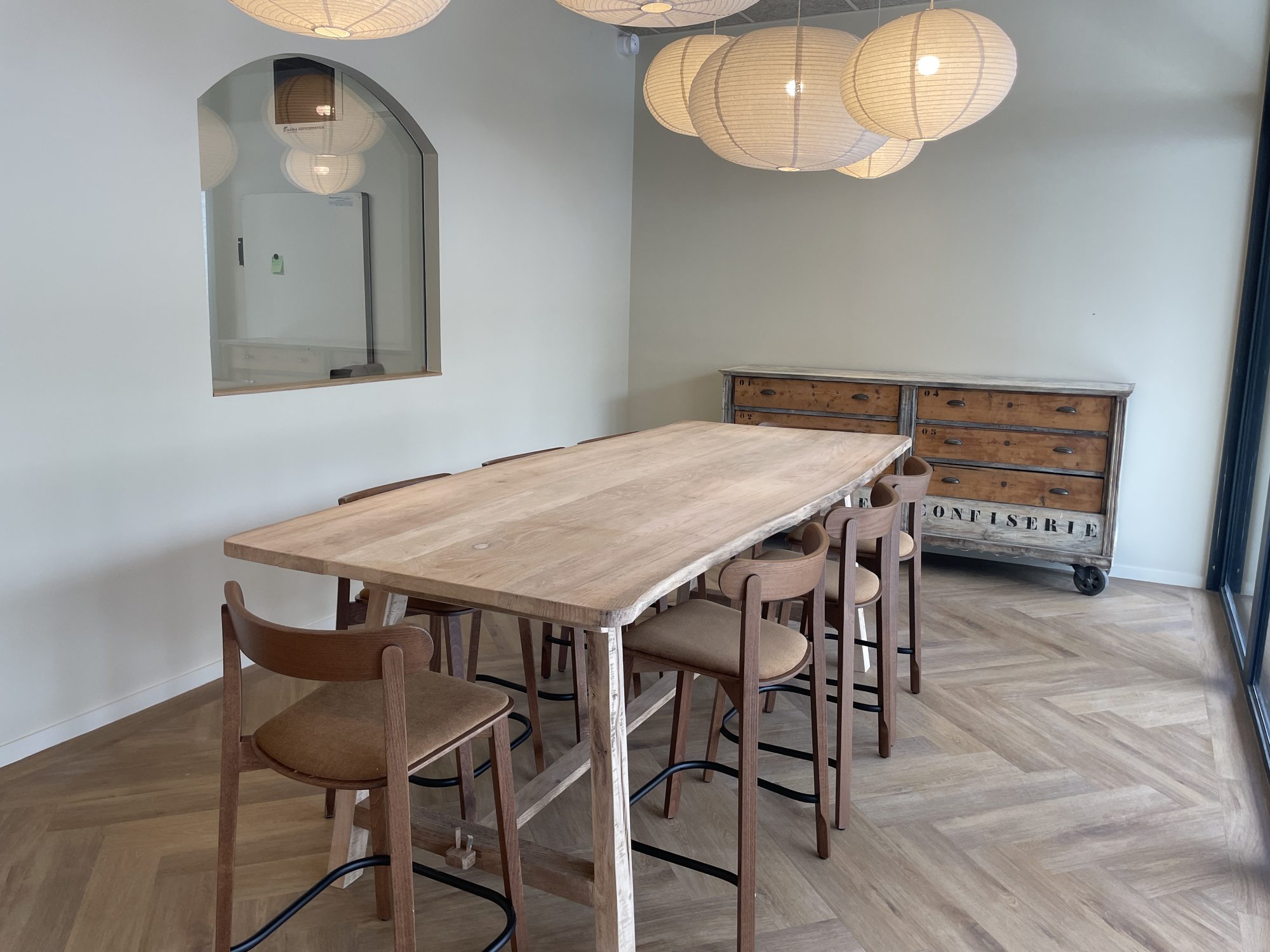 High oak table with bar stools by B3KM EcoDesign